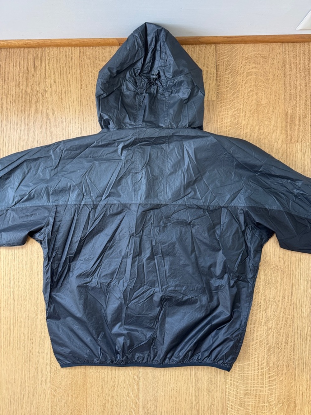 Nike ACG (All Conditions Gear) Lightweight Black Hooded Windbreaker Jacket - Picture 4 of 5